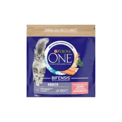 Purina ONE Croquettes Pour Chat^Croquettes pour Chat Adulte au Saumon et aux Céréales 1,5 kg